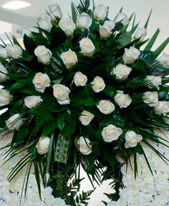 Corona Funeraria Blanca deluxe a detalle